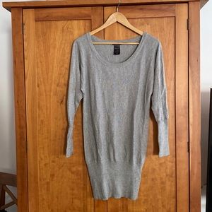 Aritzia Talula grey sweater ; great condition